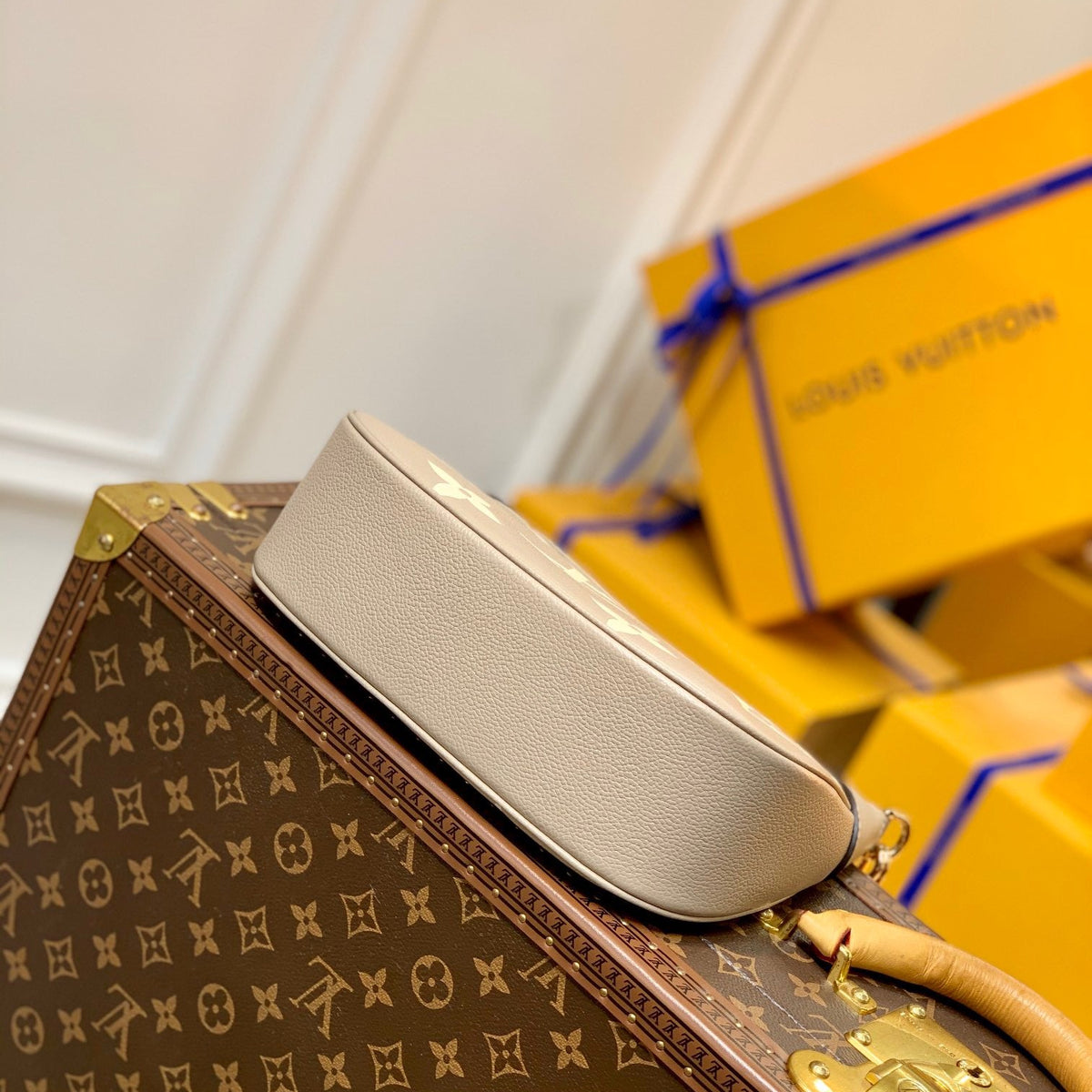 LOU BAGATELLE BAG