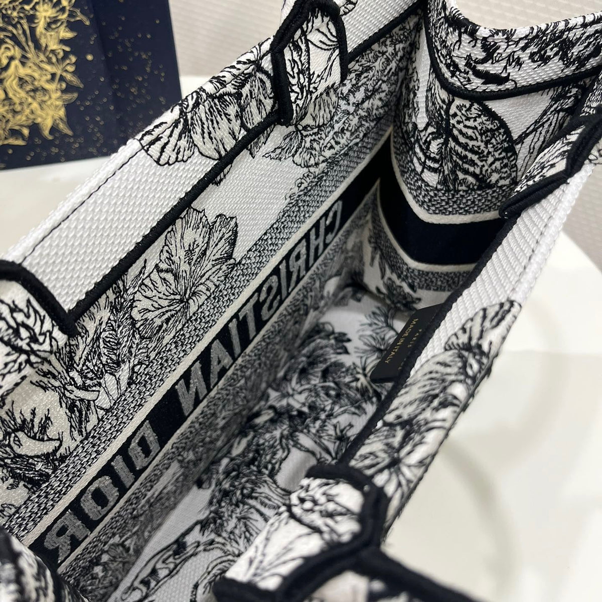 CD MEDIUM BOOK TOTE BAG