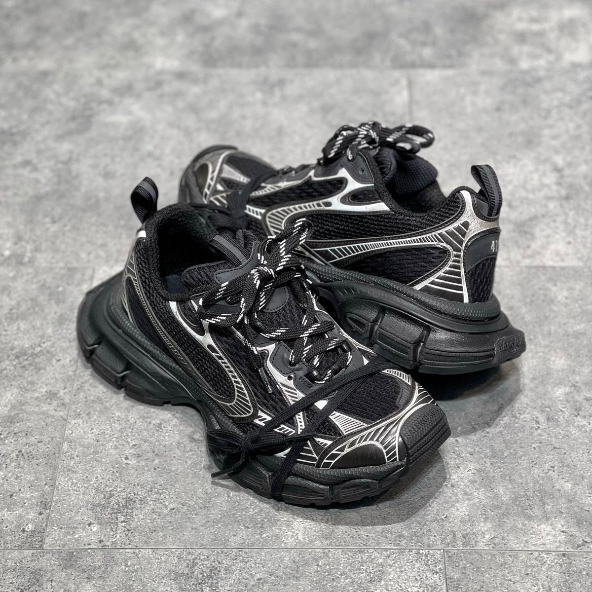 BAL 3XL TRAINERS