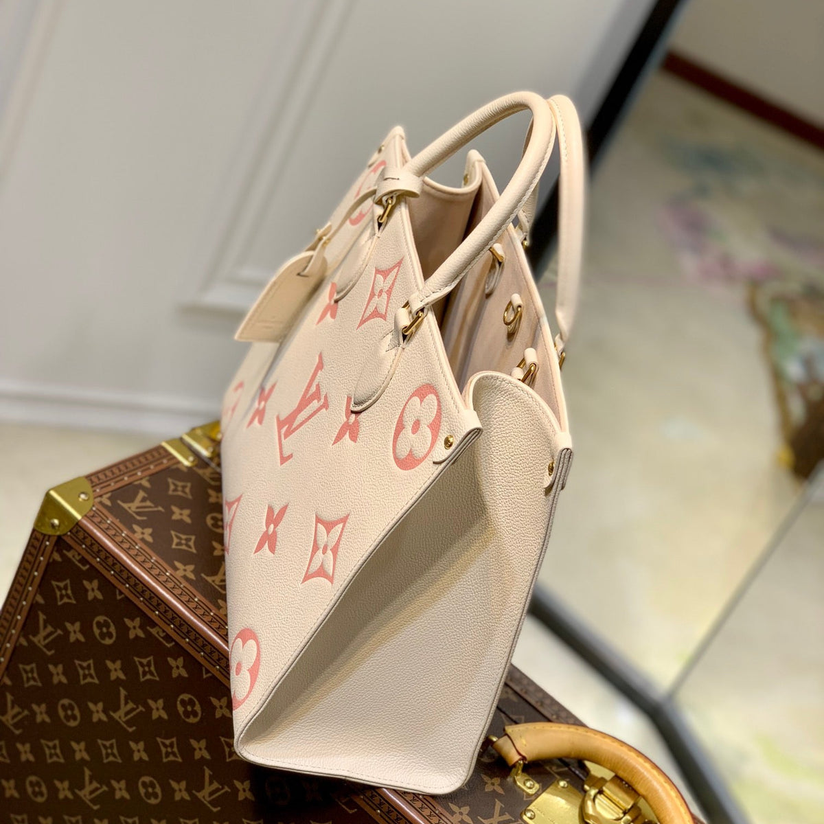 LOU ONTHEGO PM TOTE BAG