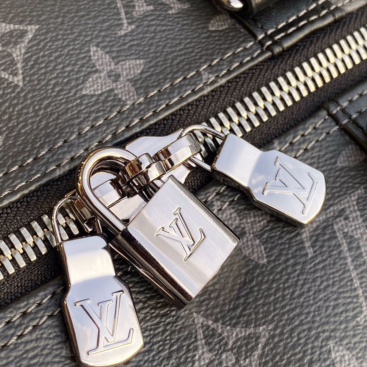 LOU KEEPALL BANDOULIÈRE 50 BAG
