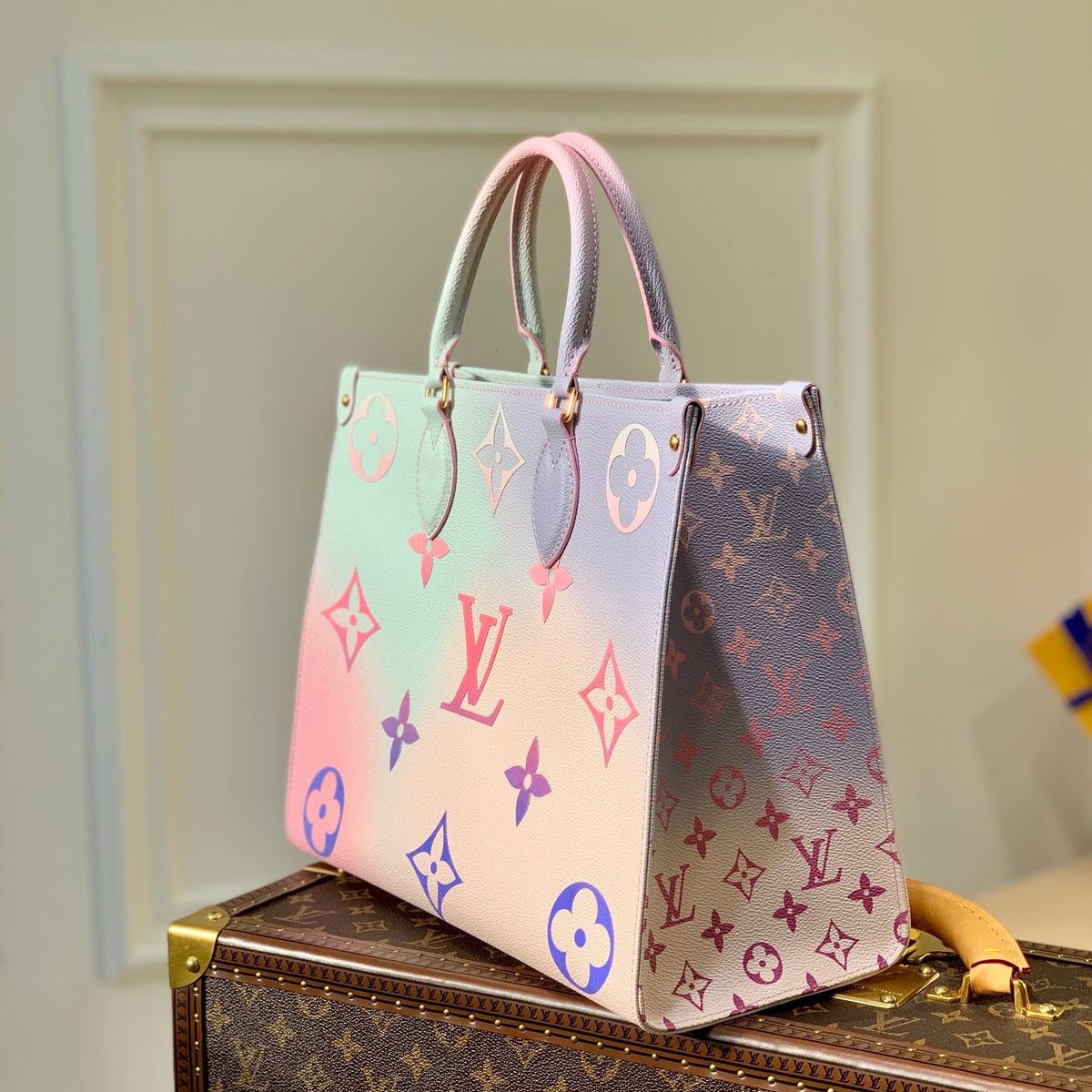 LOU ONTHEGO PM TOTE BAG