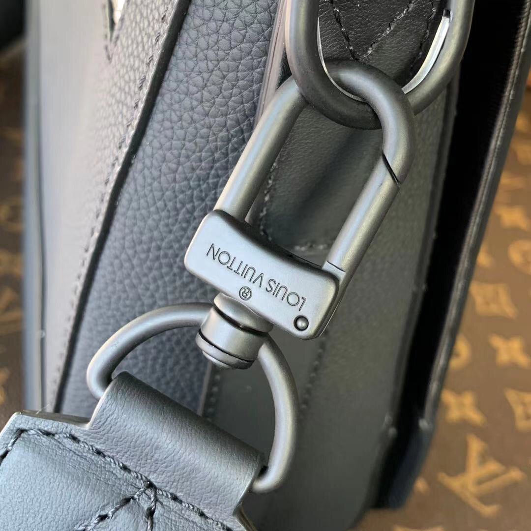 LOU AEROGRAM MESSENGER BAG