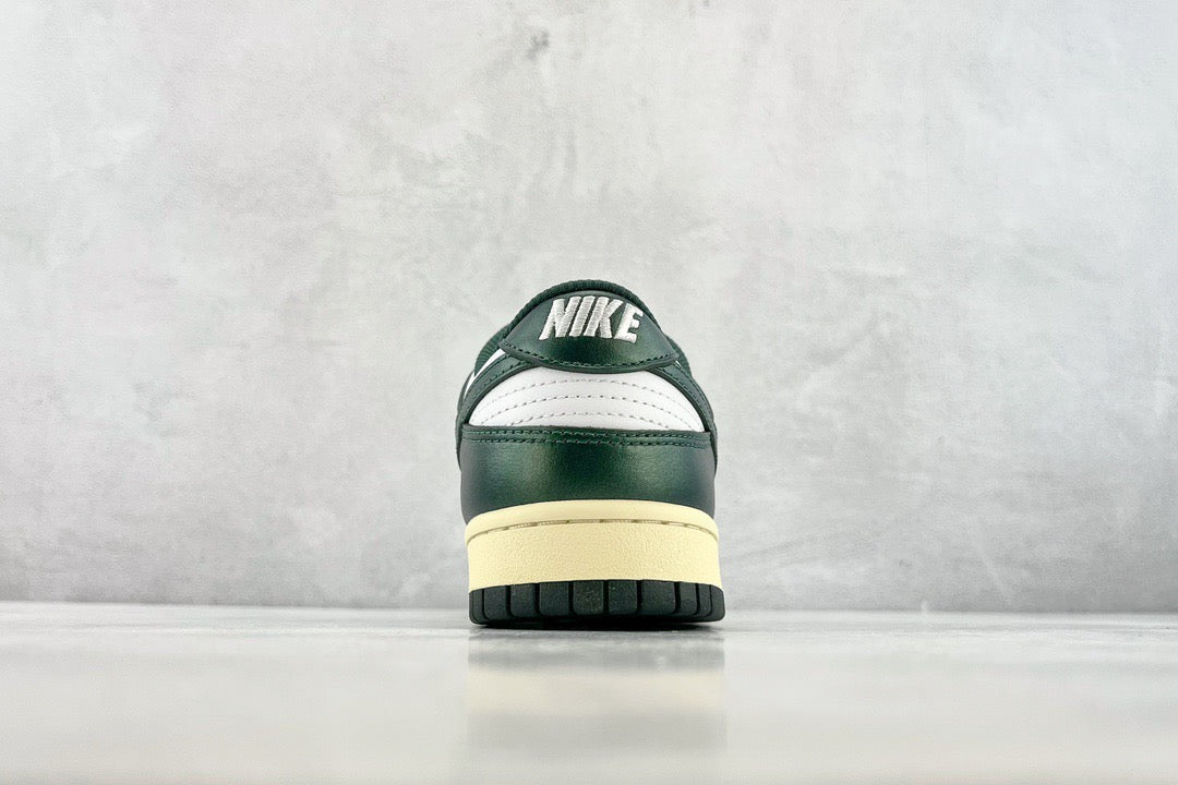 DUNK LOW VINTAGE GREEN