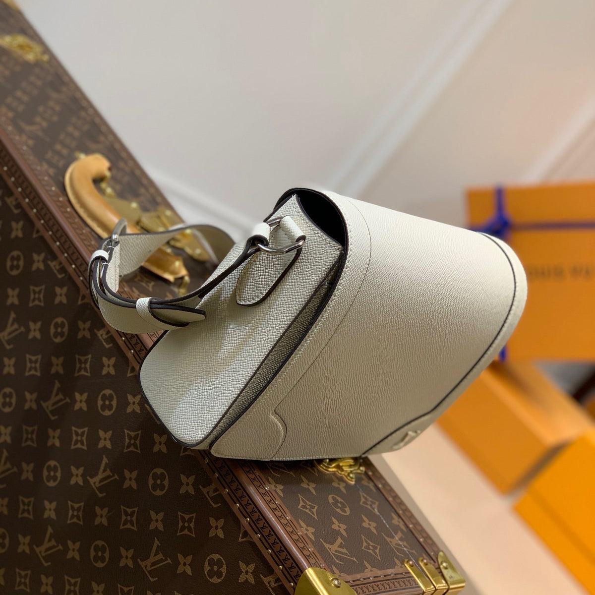 LOU NEW FLAP MESSENGER BAG