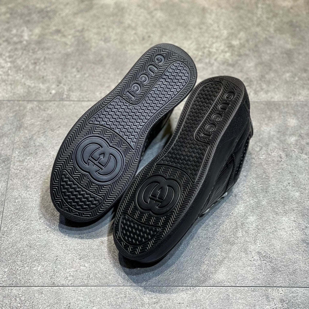 GG EMBOSSED SNEAKER