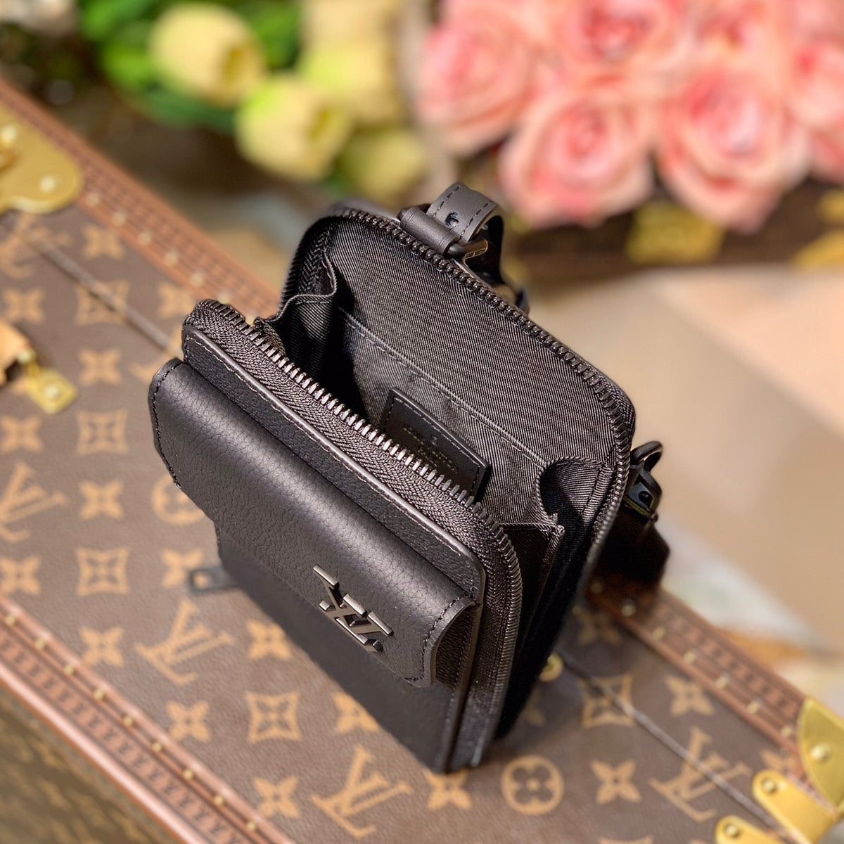 LOU AEROGRAM PHONE POUCH