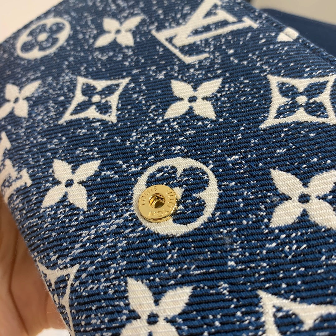 LOU SARAH WALLET