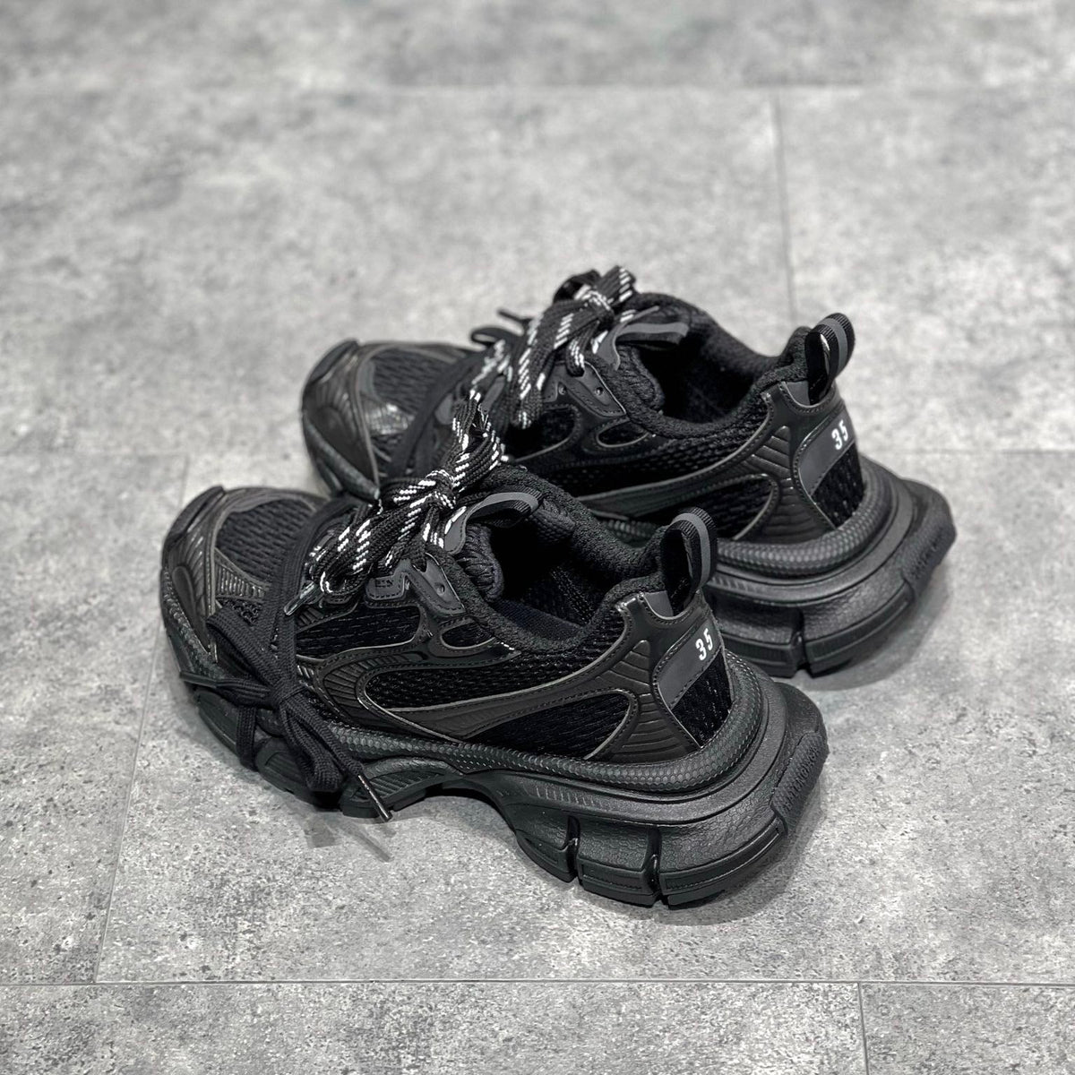 BAL 3XL TRAINERS