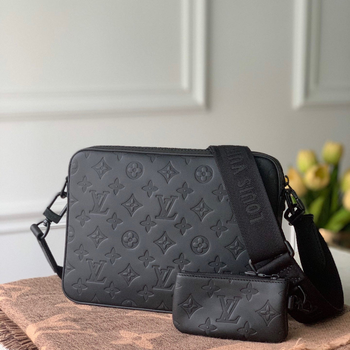 LOU DUO MESSENGER BAG