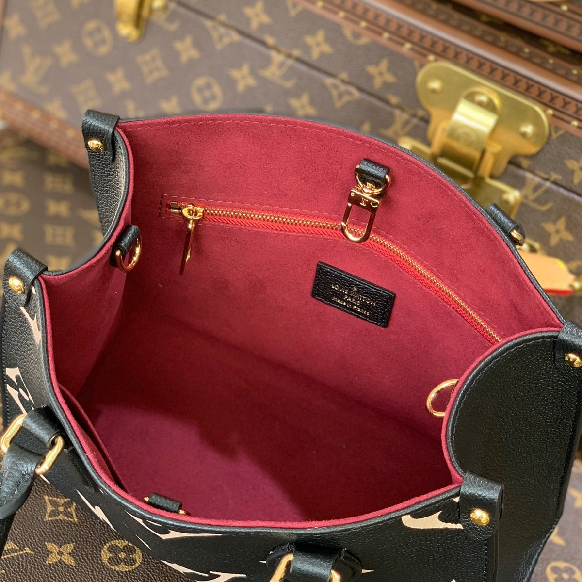 LOU ONTHEGO PM TOTE BAG