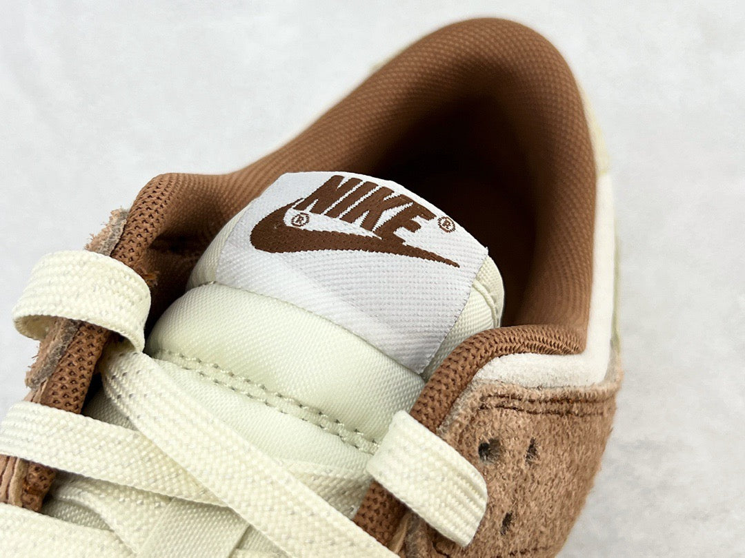 DUNK LOW MEDIUM CURRY