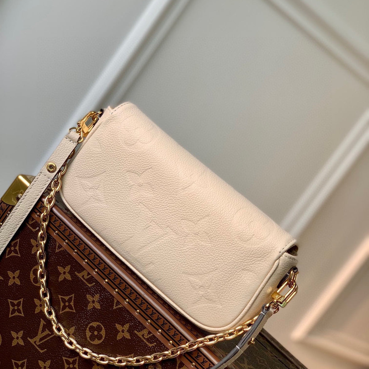 LOU IVY WALLET ON CHAIN BAG