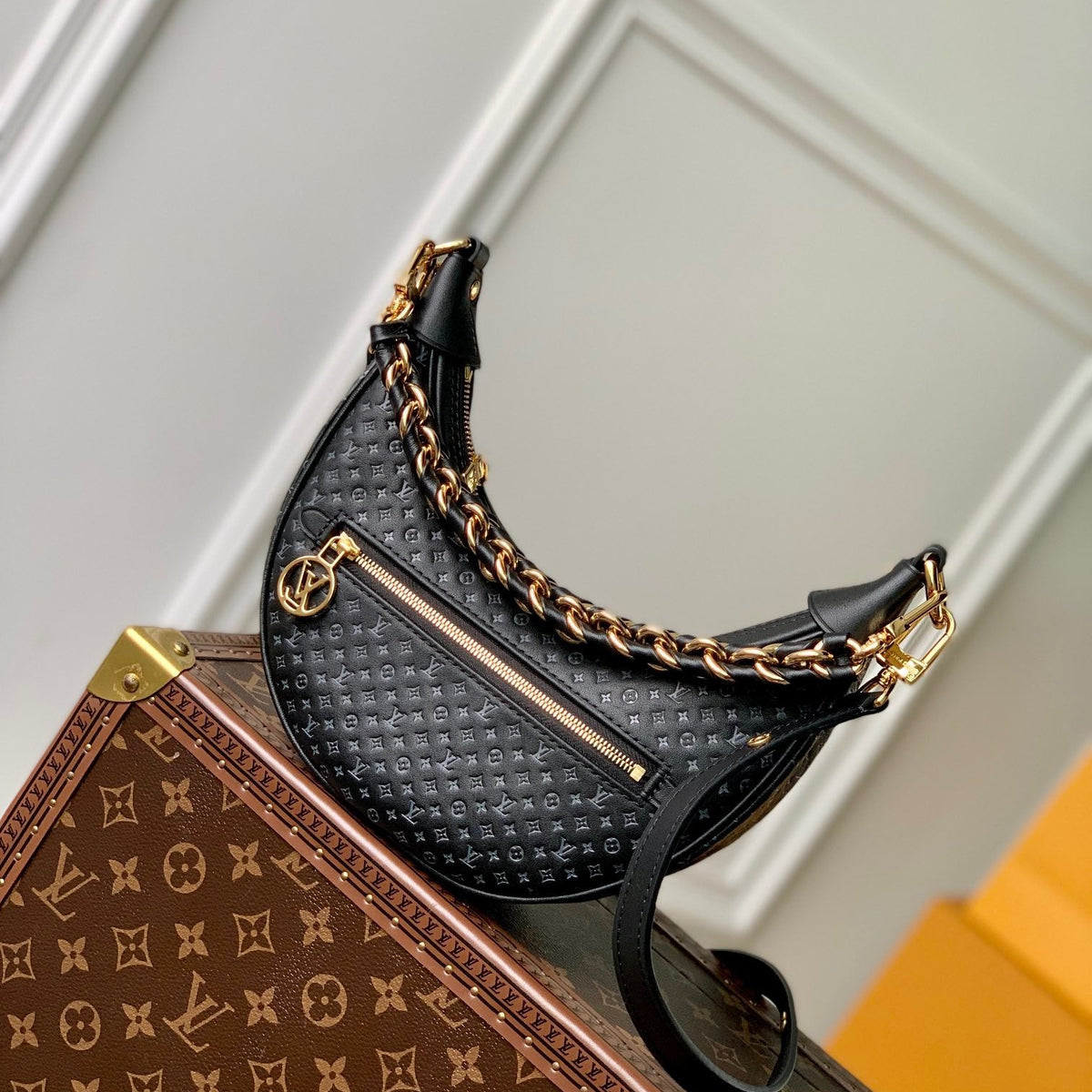 LOU LOOP BAGUETTE BAG
