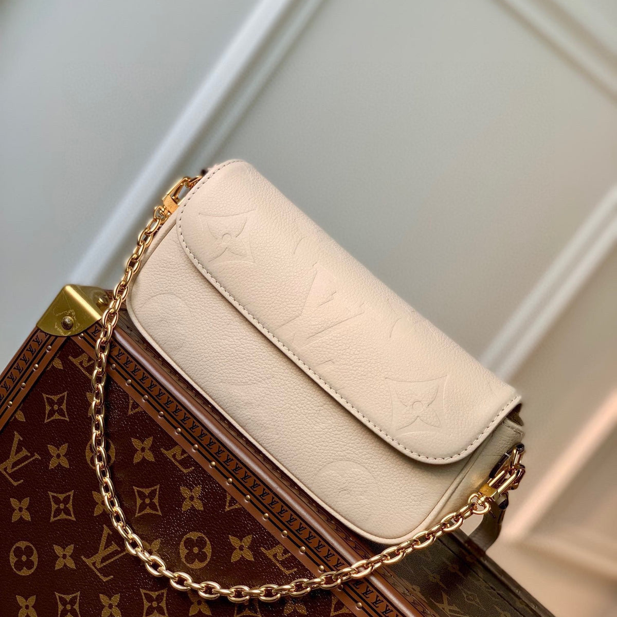 LOU IVY WALLET ON CHAIN BAG