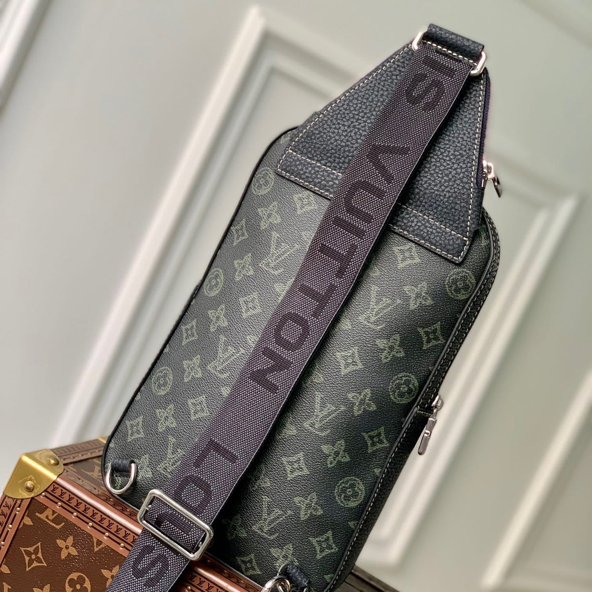 LOU AVENUE SLINGBAG