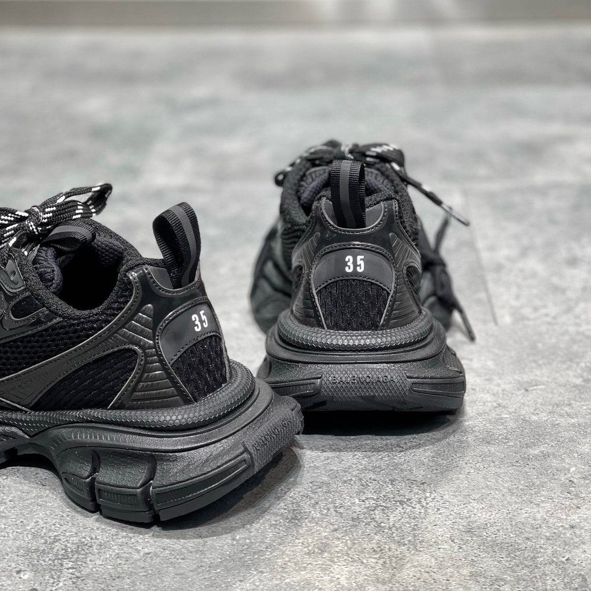 BAL 3XL TRAINERS