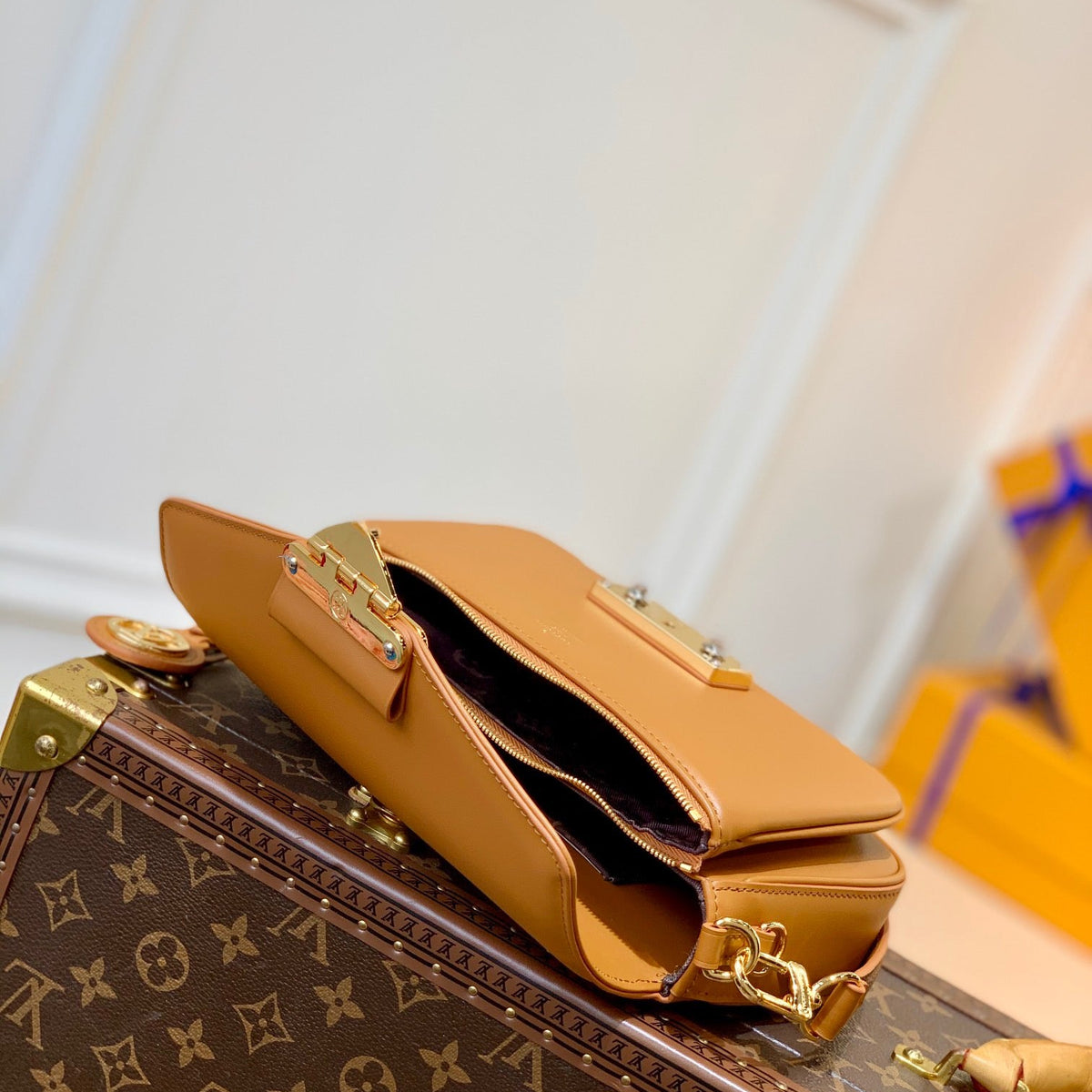 LOU SWING BAG