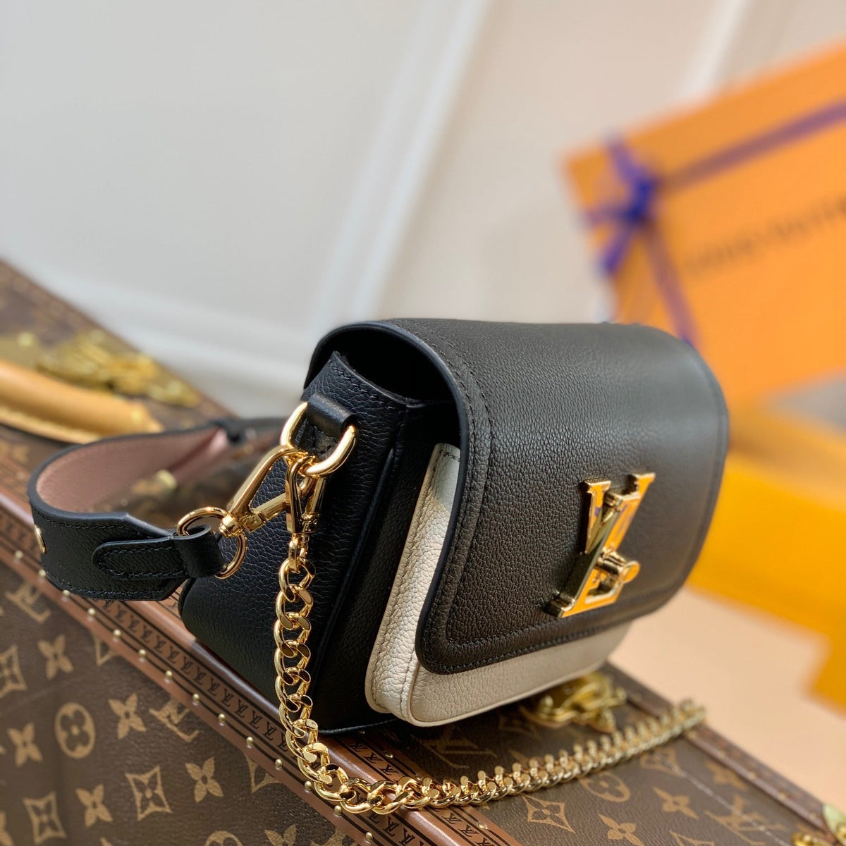 LOU LOCKME TENDER BAG