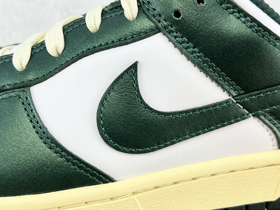 DUNK LOW VINTAGE GREEN