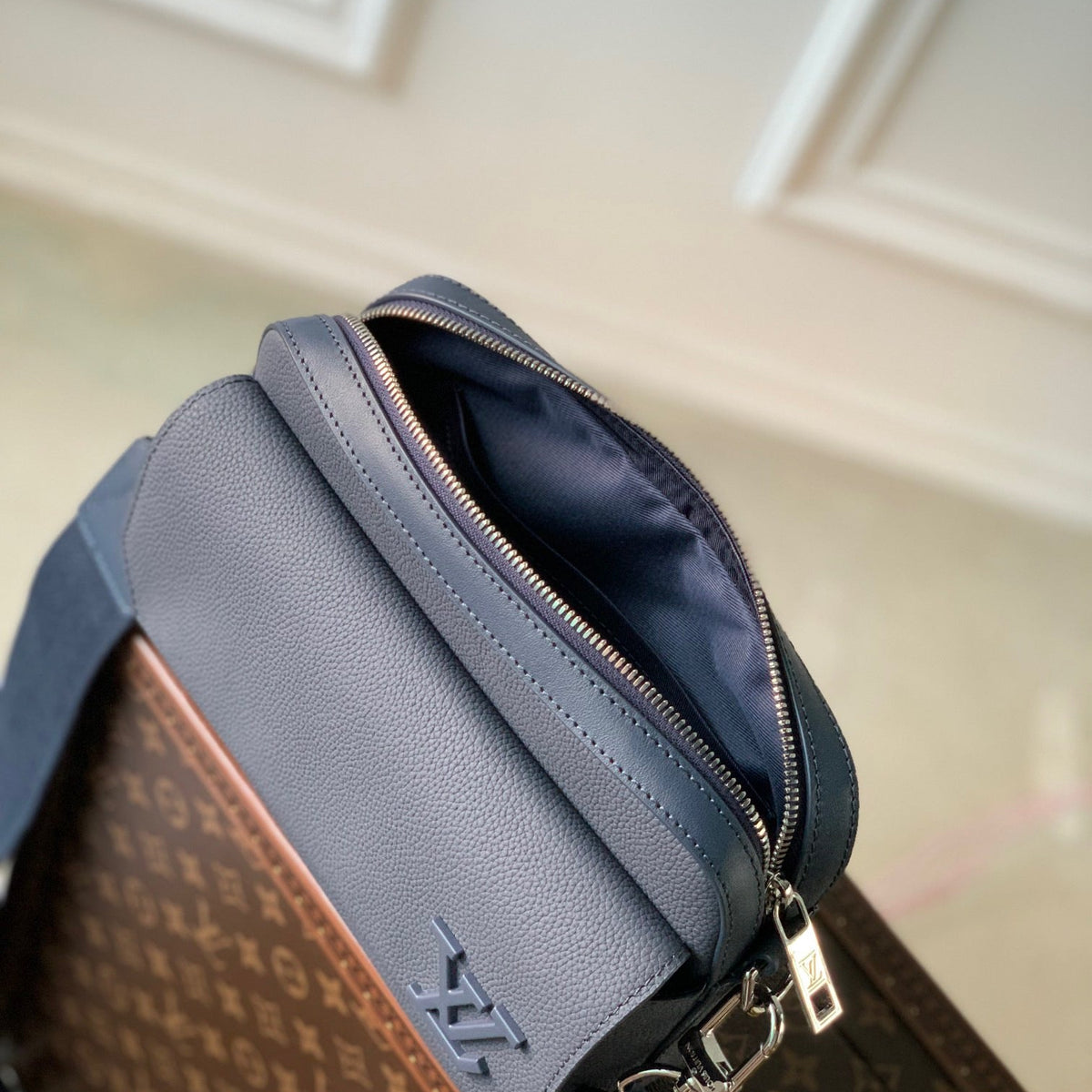 LOU FASTLINE MESSENGER BAG