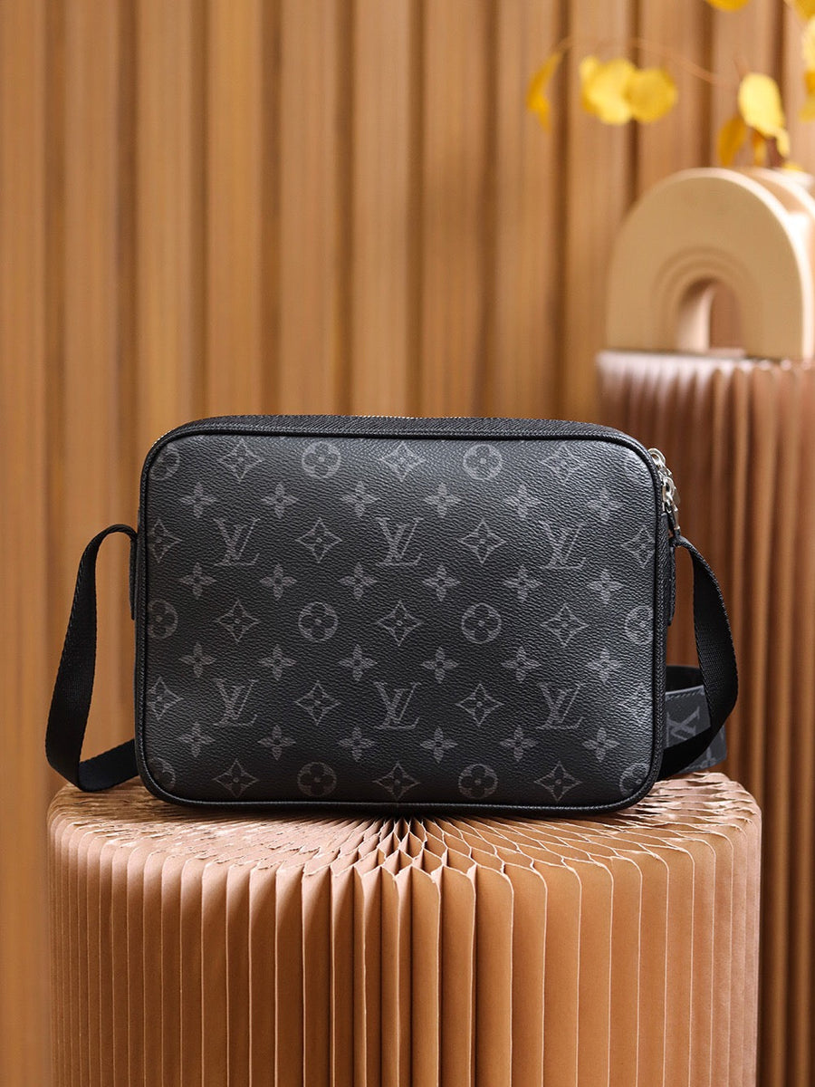 LOU OUTDOOR MESSENGER BAG
