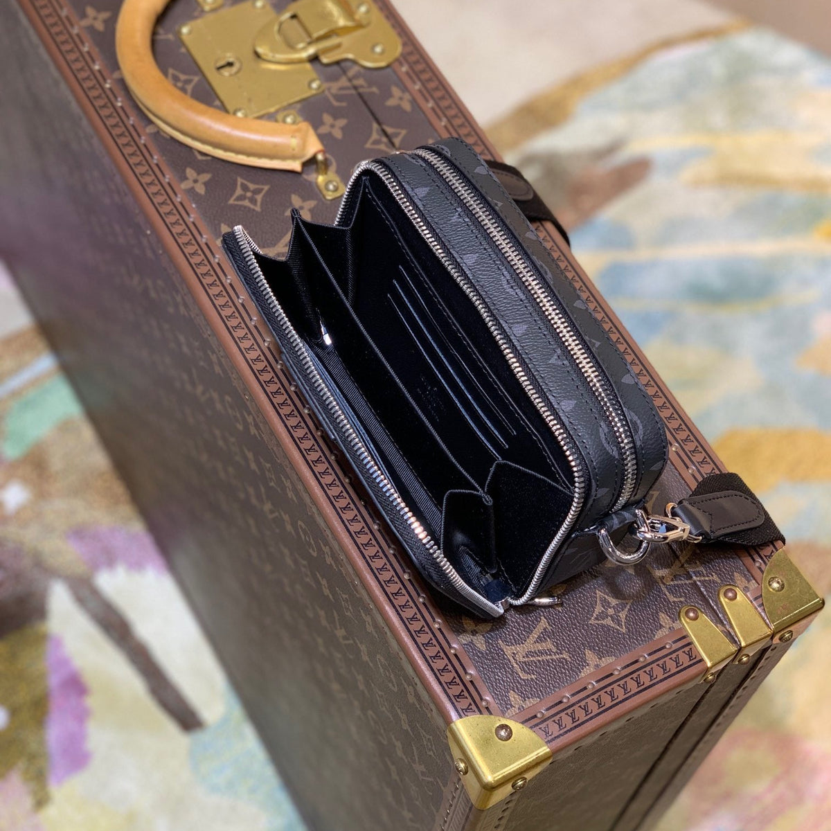 LOU ALPHA WEARABLE WALLET