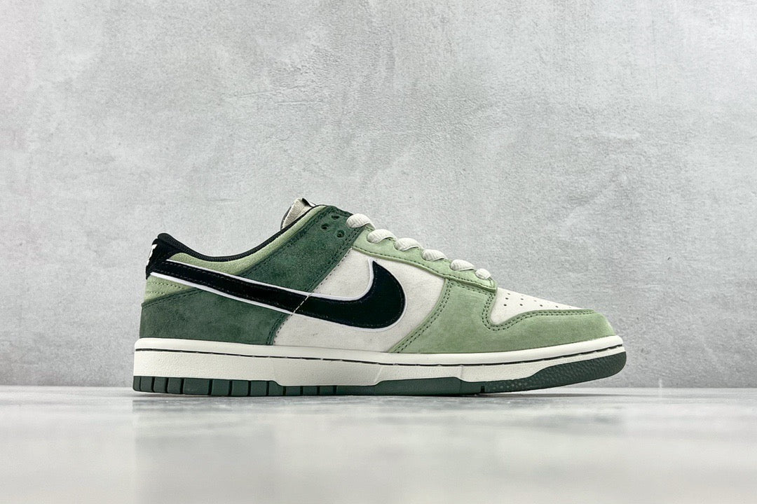 DUNK LOW x OTOMO KATSUHIRO