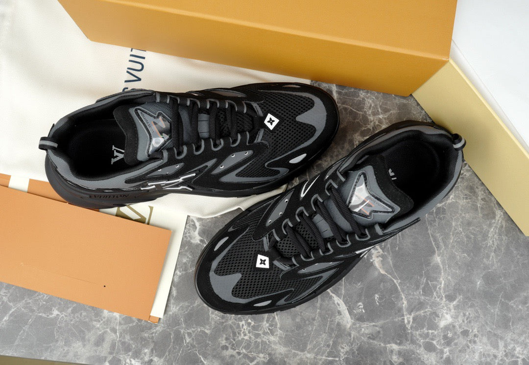 LOU RUNNER TATIC