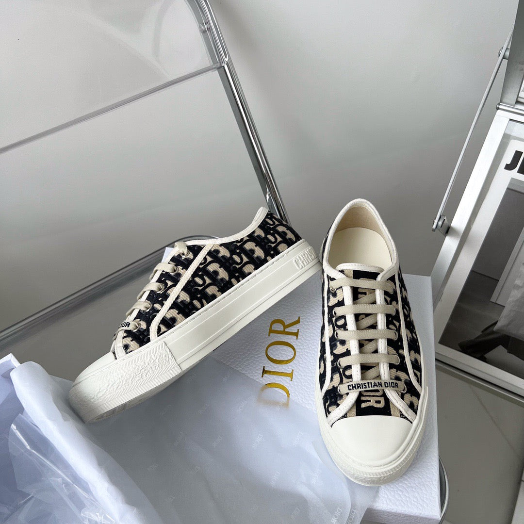 CD WALKN SNEAKER