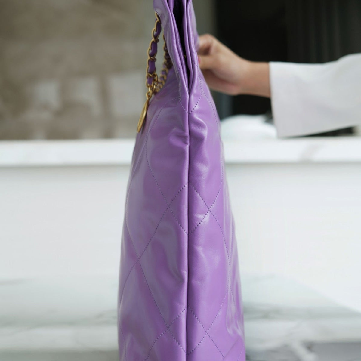CC 22 SMALL HANDBAG