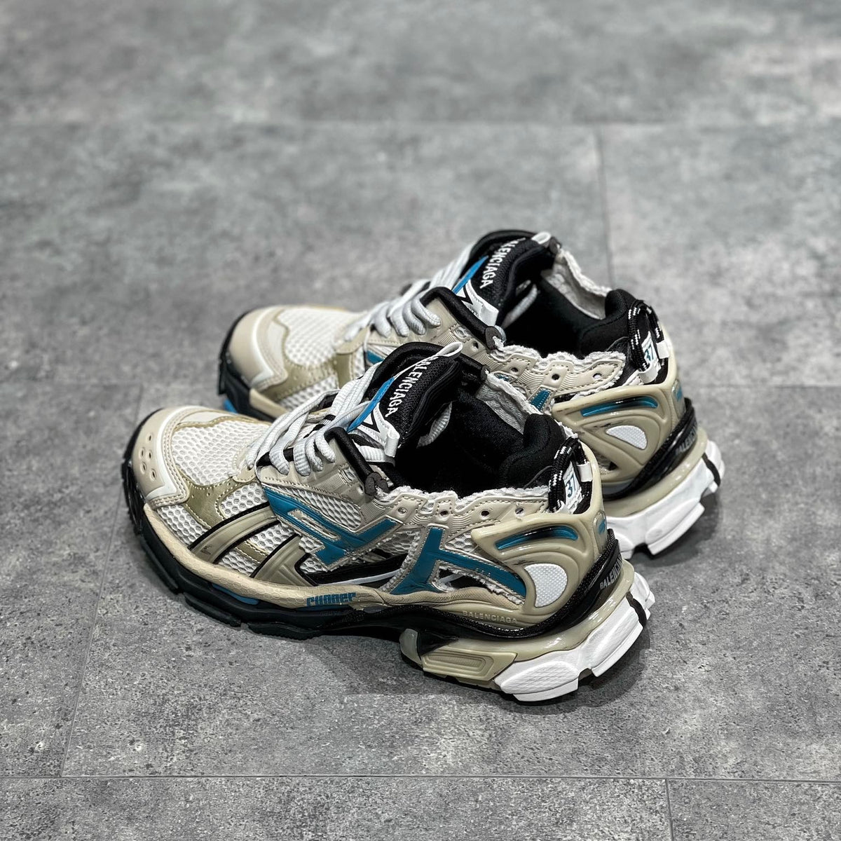 BAL RUNNER TRAINERS