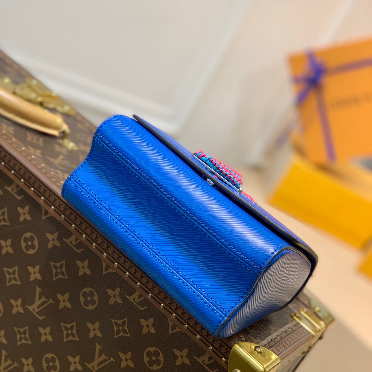 LOU TWIST PM BAG