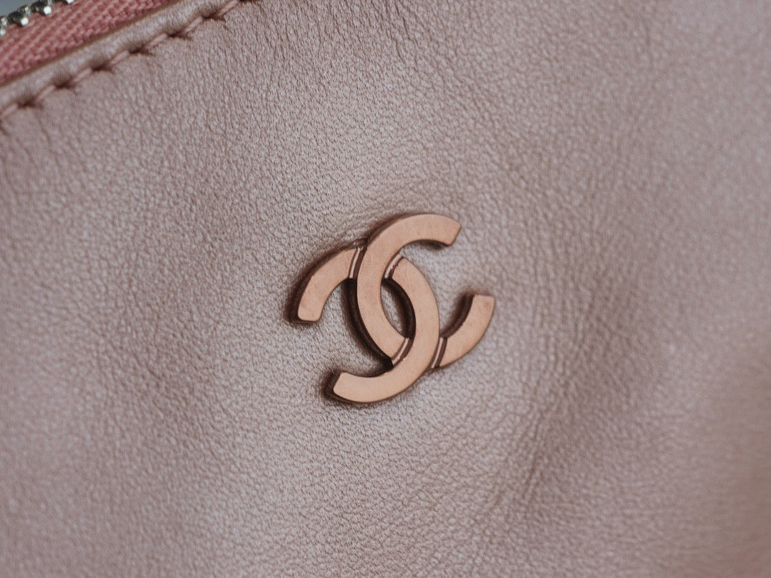 CC 22 SMALL HANDBAG