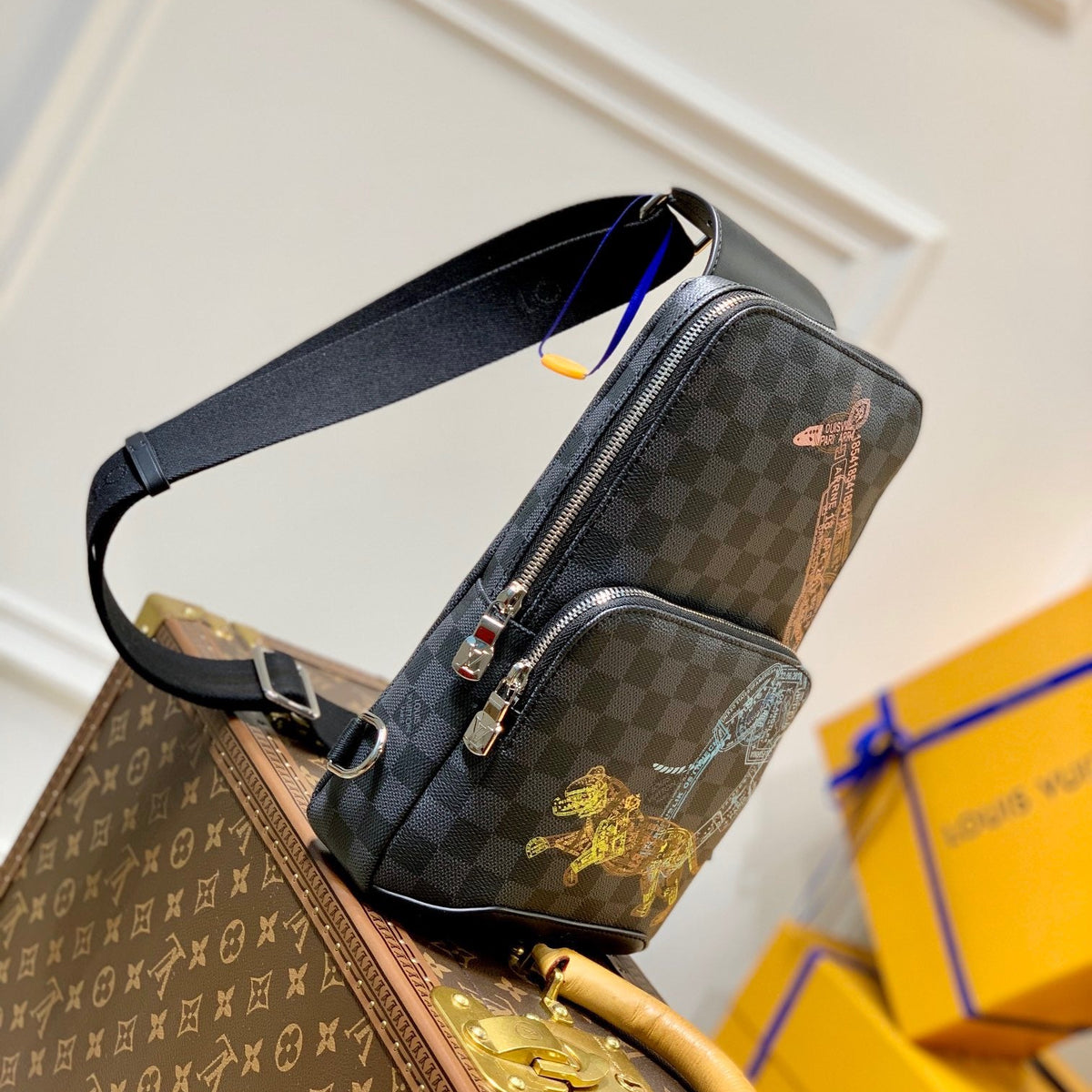LOU AVENUE SLING BAG