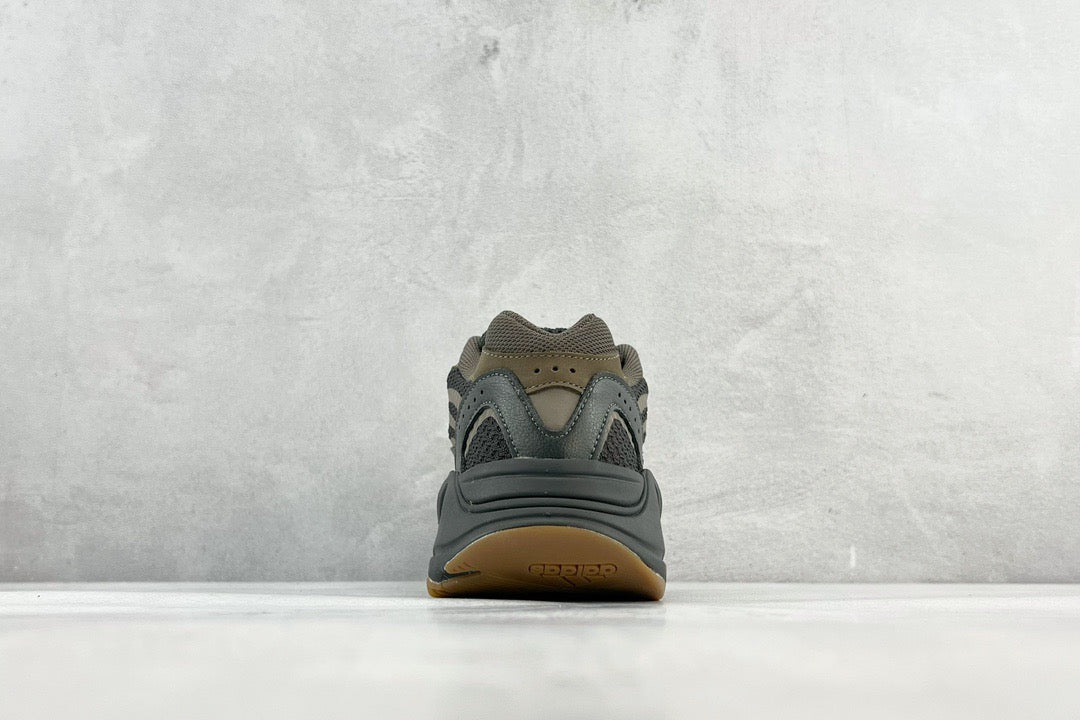 YEEZY BOOST 700 V2