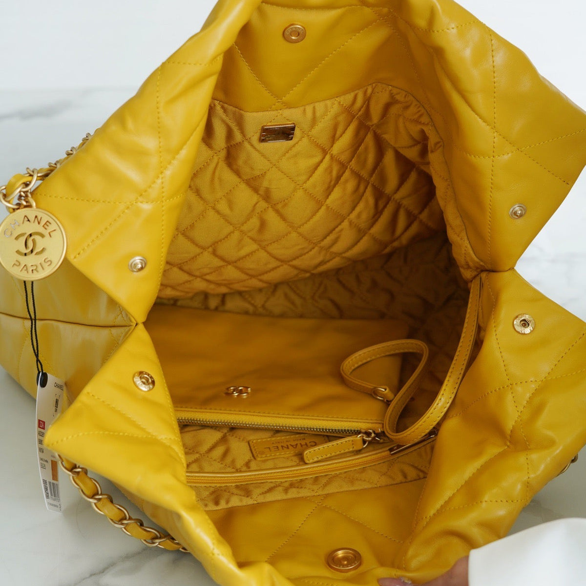 CC 22 SMALL HANDBAG