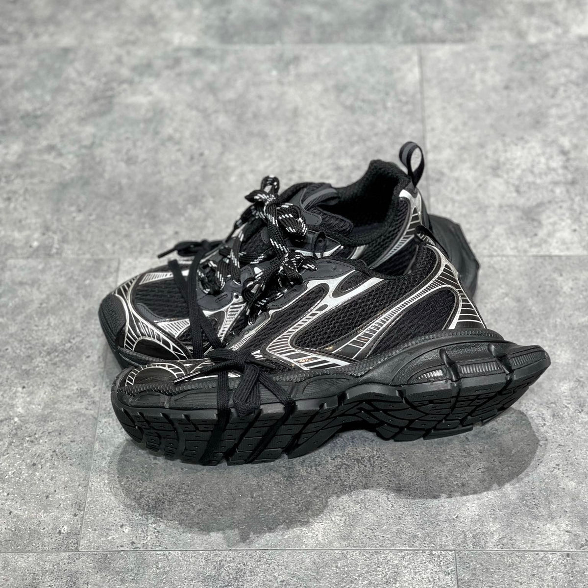 BAL 3XL TRAINERS
