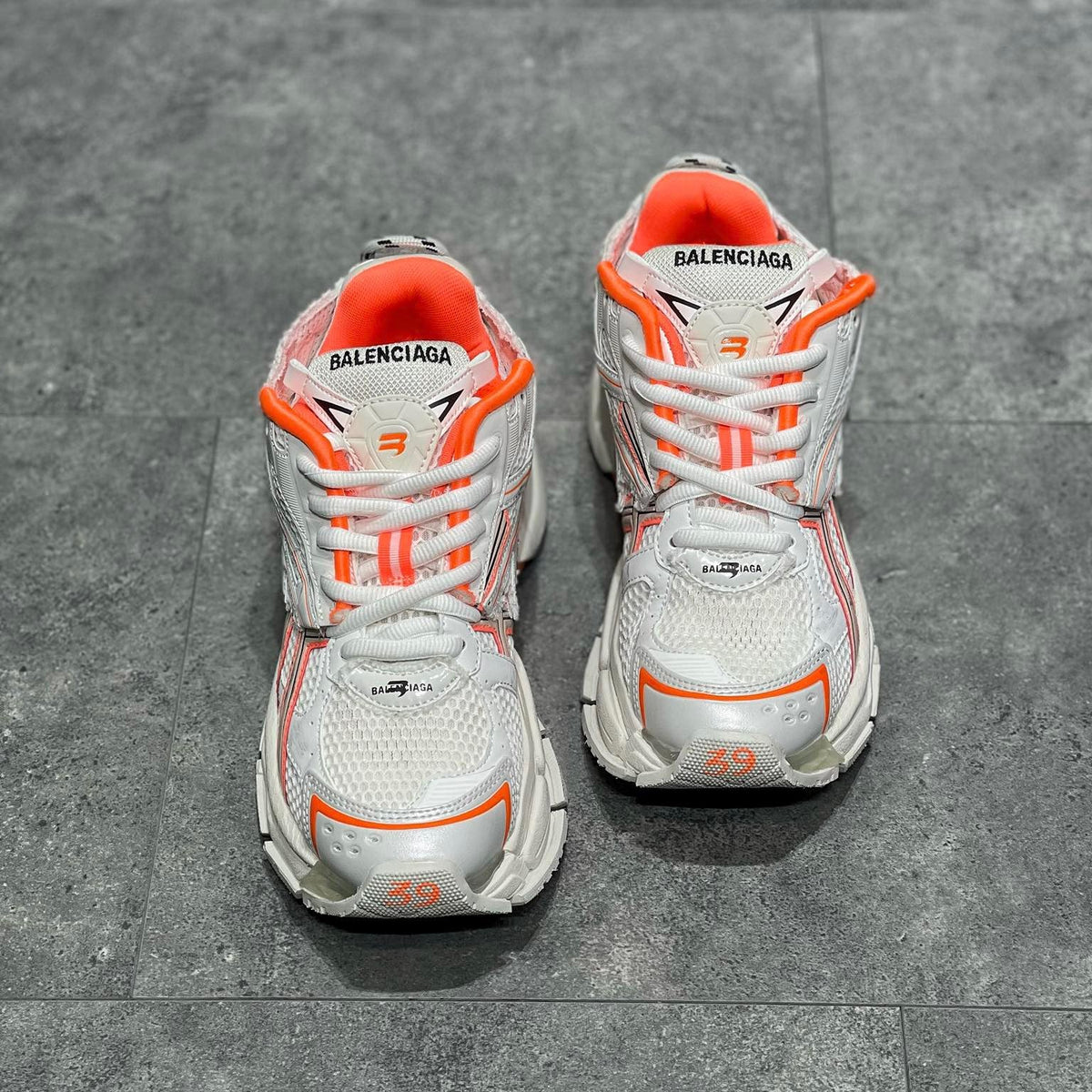 BAL RUNNER TRAINERS