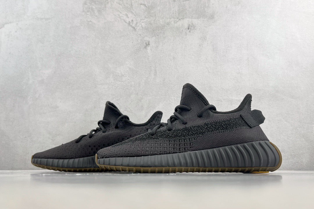 YEEZY BOOST 350 V2
