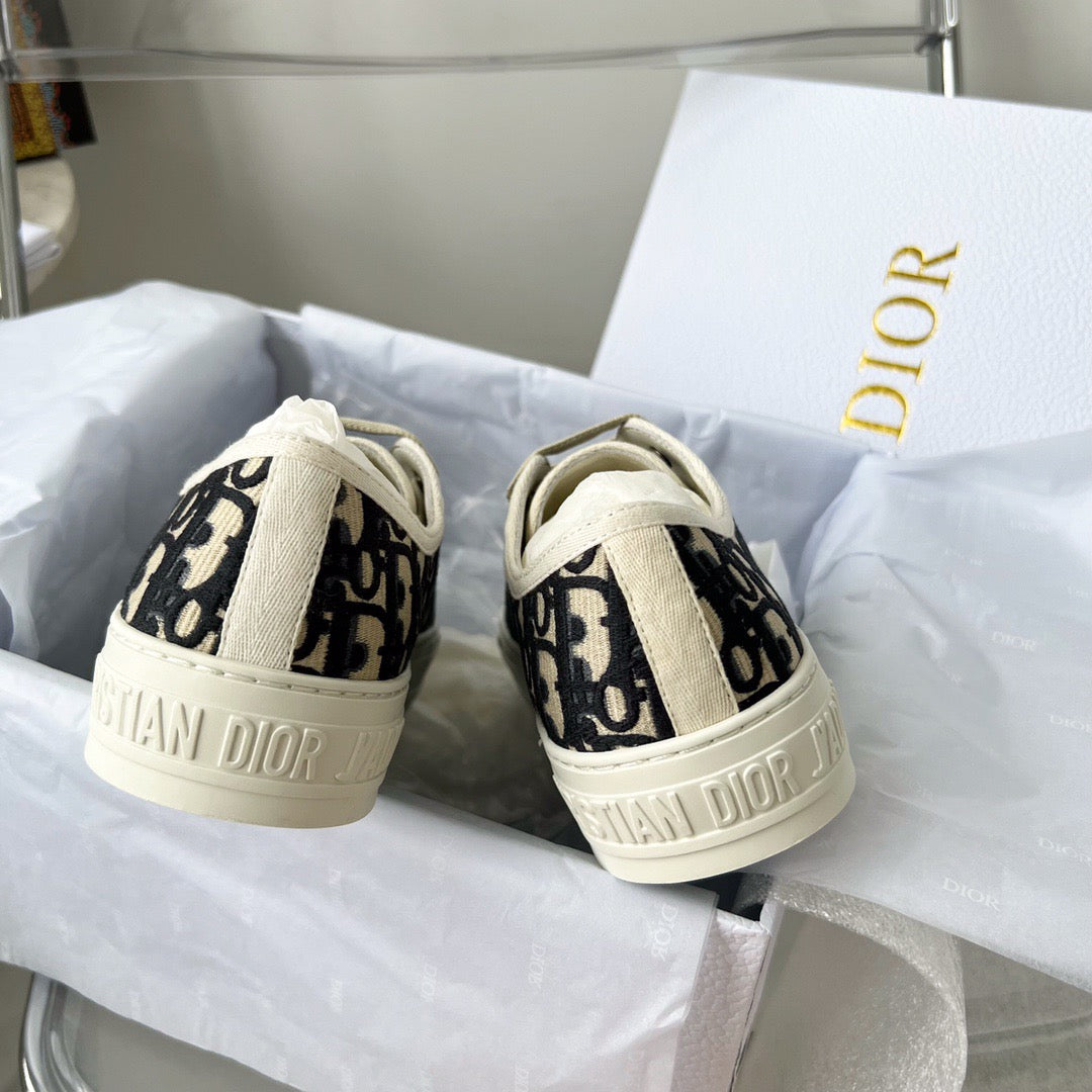 CD WALKN SNEAKER