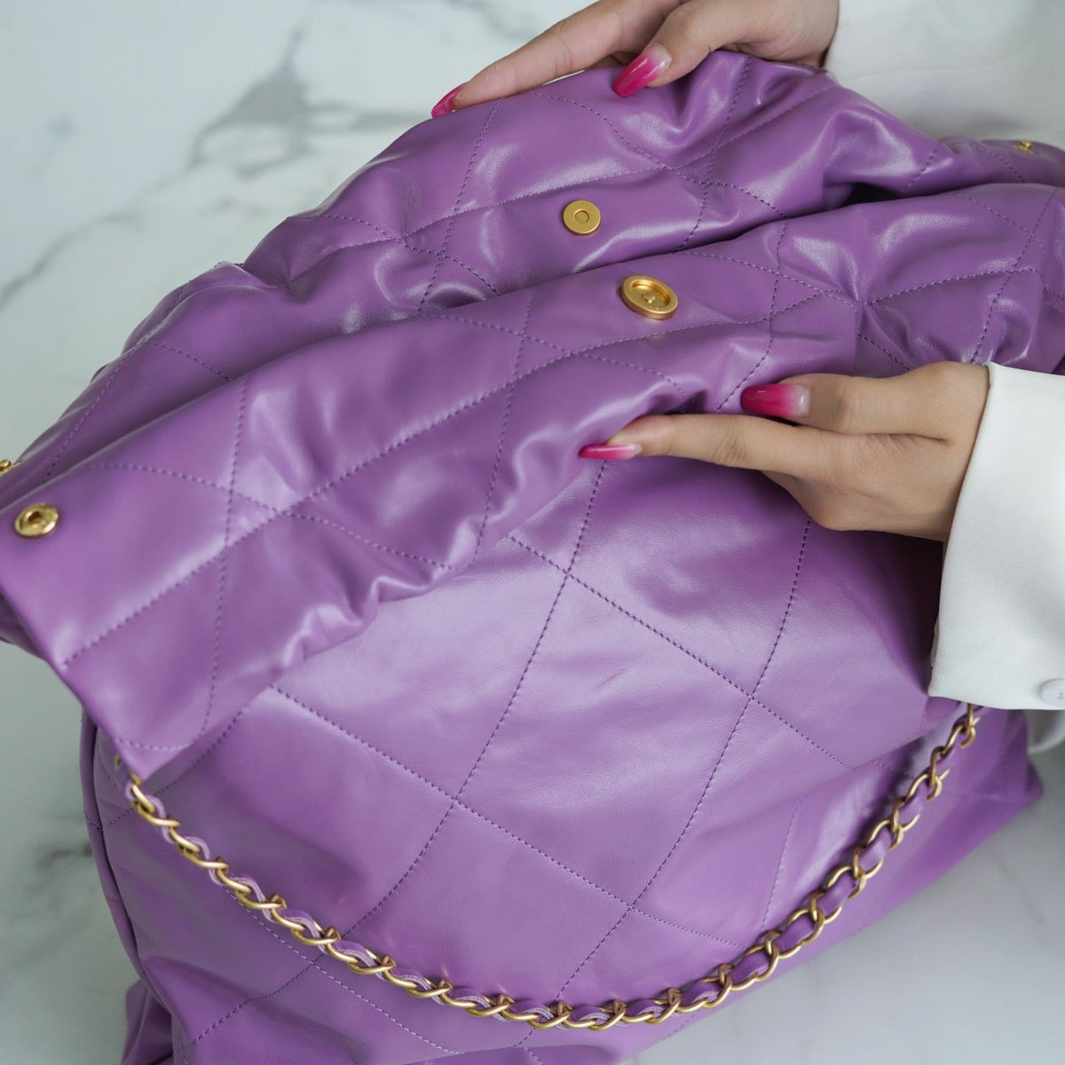 CC 22 SMALL HANDBAG