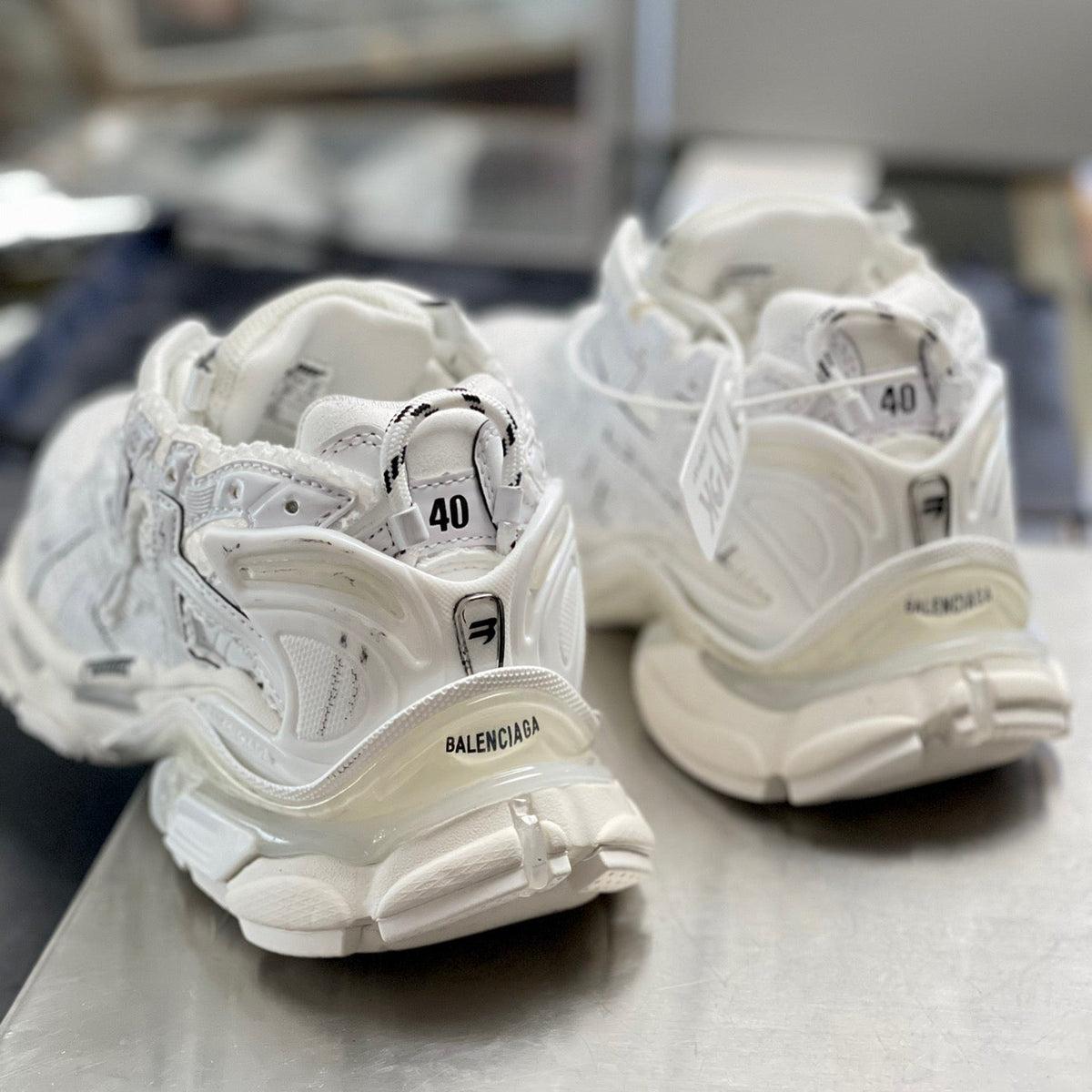 BAL RUNNER TRAINERS