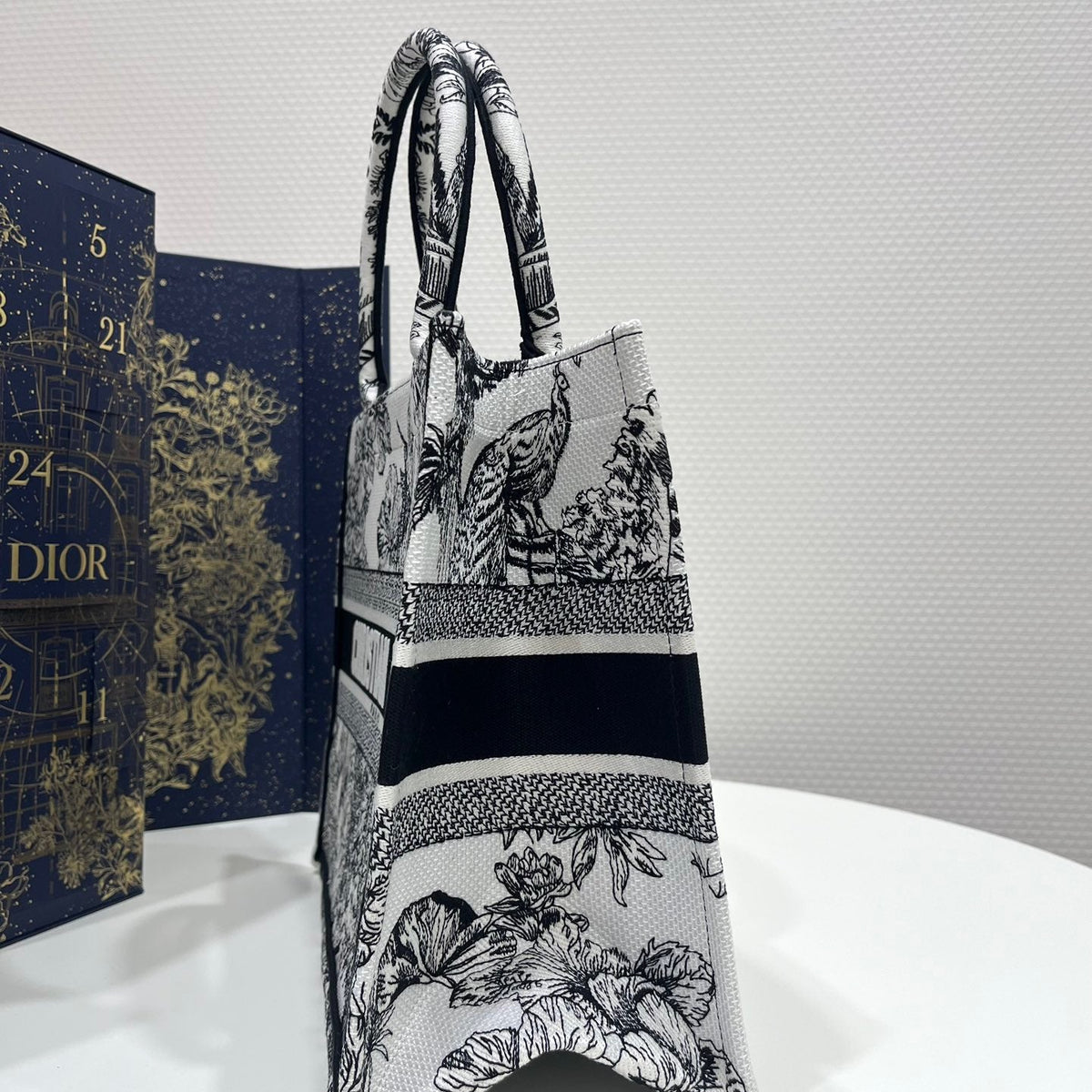 CD MEDIUM BOOK TOTE BAG