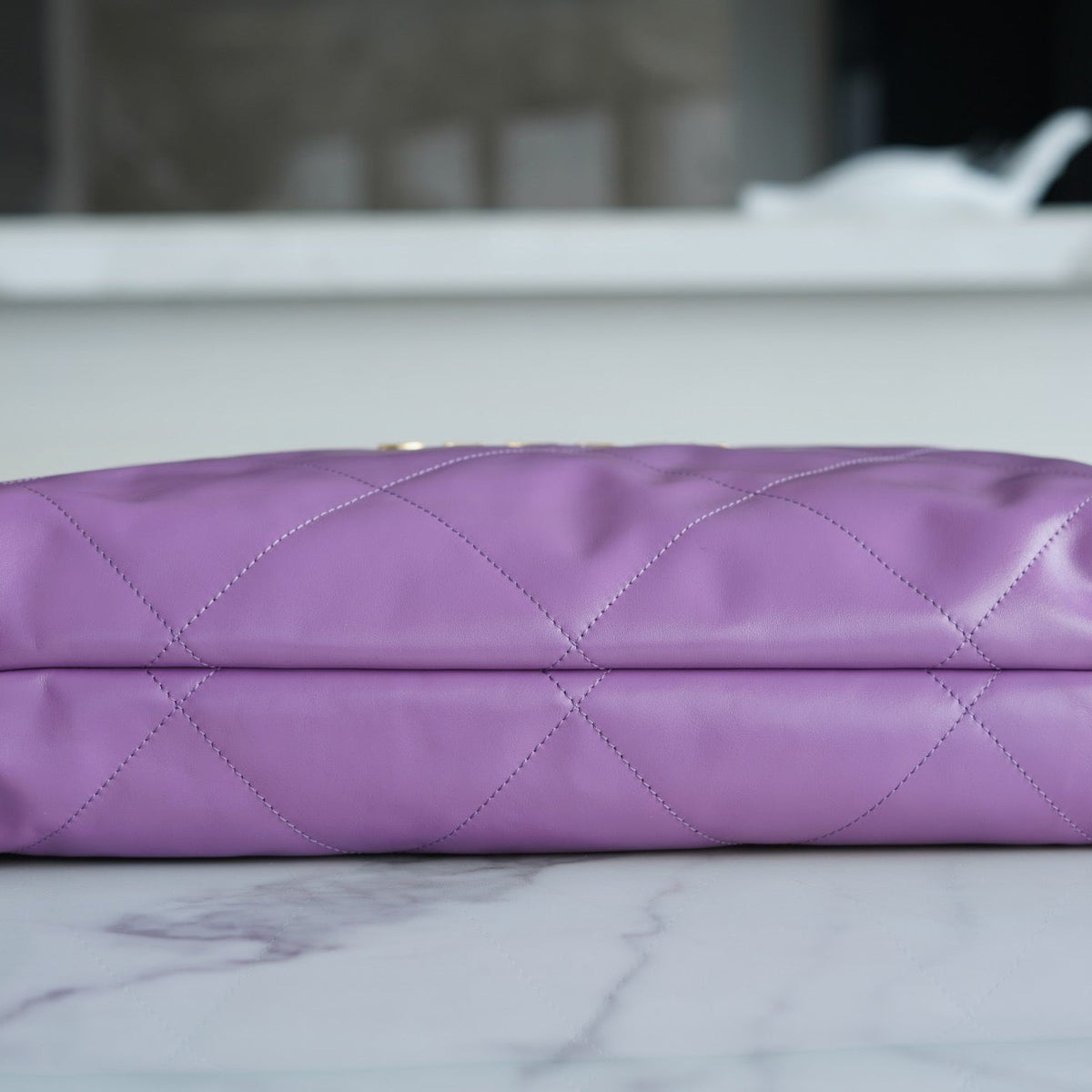 CC 22 SMALL HANDBAG