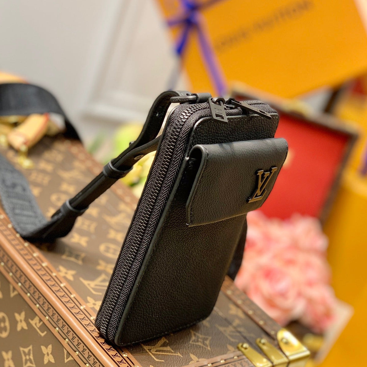 LOU AEROGRAM PHONE POUCH