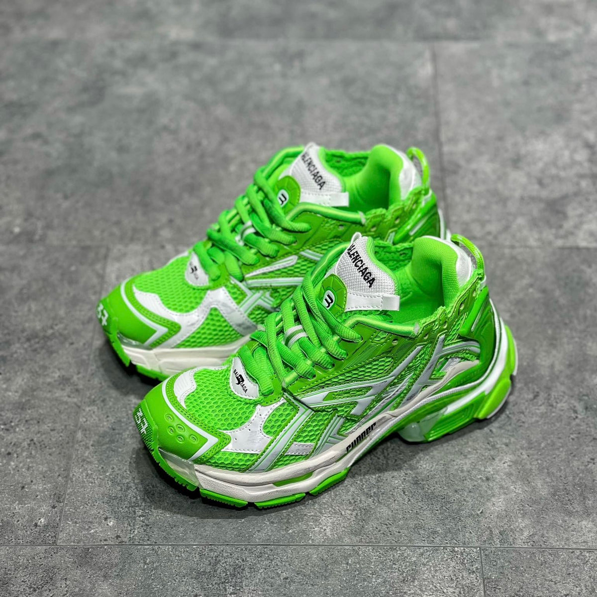 BAL RUNNER TRAINERS