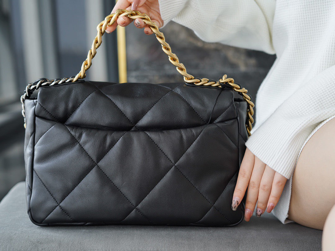 CC 19 LARGE HANDBAG