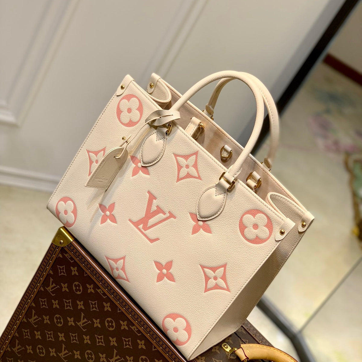 LOU ONTHEGO PM TOTE BAG