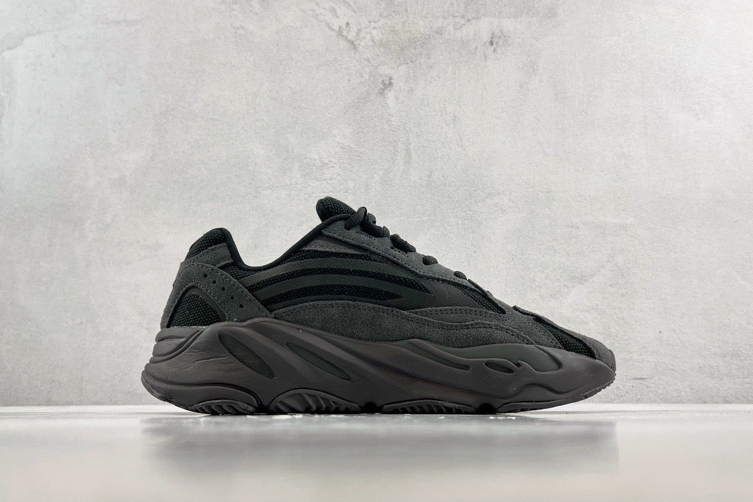 YEEZY BOOST 700 V2